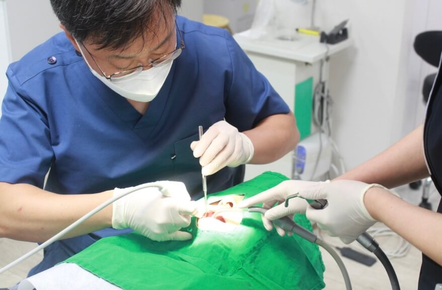 남영역 임플란트 윤치과
