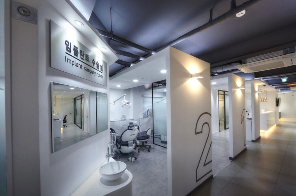 물만골역 임플란트 휘치과